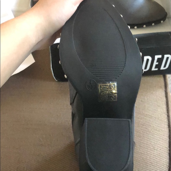 New/never worn grey  misguided boots - Picture 3 of 7